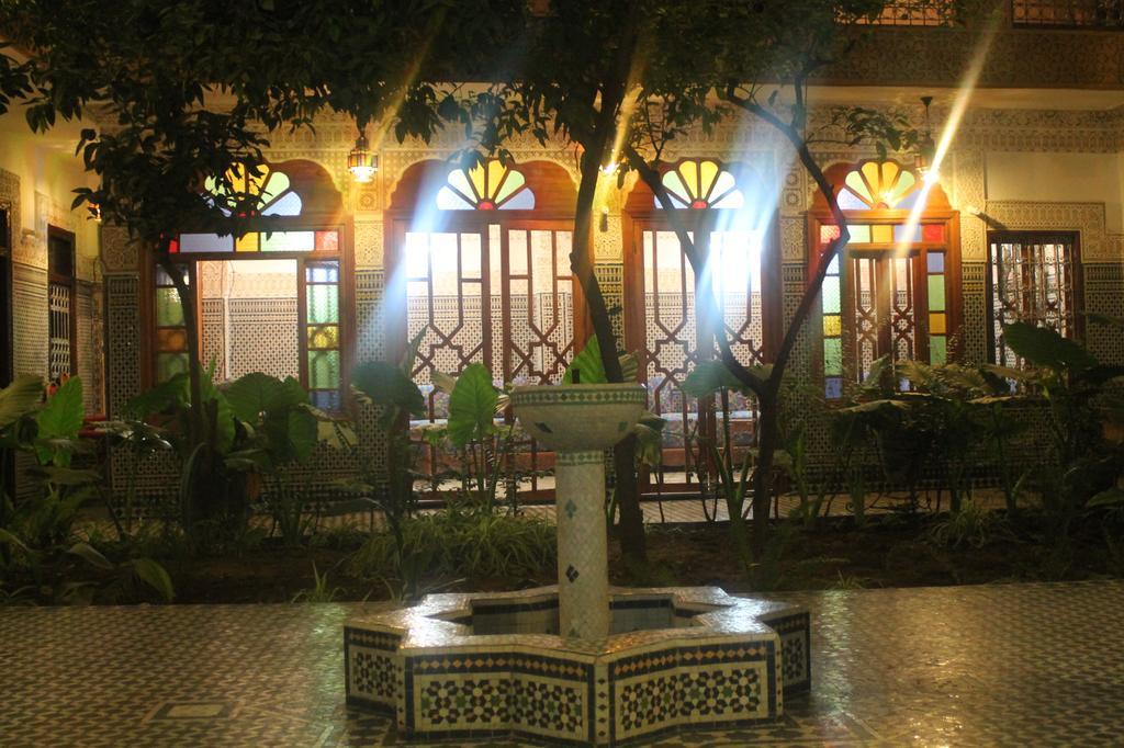 Riad Les Chrifis Navette Aeroport 24 Sur 24 Fez Exterior foto